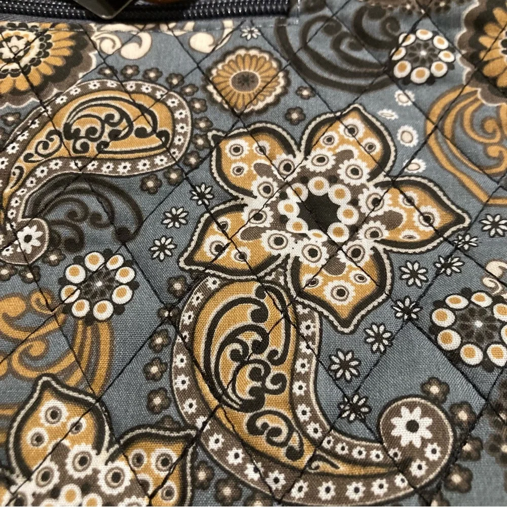 NWT Stone Mountain Paisley Shoulder Tote Bag Purse & Wristlet Gray
